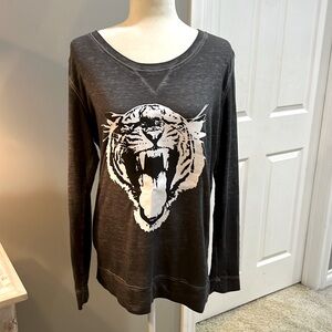 EXPRESS Lightweight Graphic Long Sleeve Tee - M